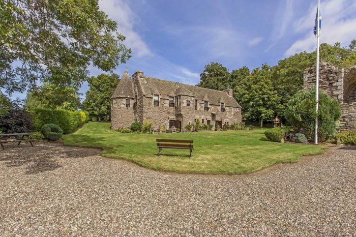 THORNTONS LOOKS TO SELL HISTORIC DUNDEE CASTLE